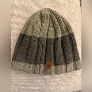 Columbia Unisex Knit Beanie in Cream and Black